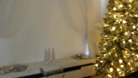 Snapshot of lilbeccaxo chatting on 12/18/25, 04:57 Rebecca online show from 12/18/25, 04:57