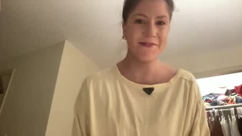 Snapshot of lilbi85_ chatting on 01/28/25, 03:15 lilbi85_ online show from 01/28/25, 03:15