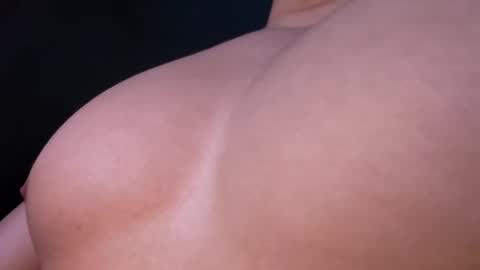 Snapshot of lilhotnando chatting on 09/18/25, 04:47 Fernando online show from 09/18/25, 04:47