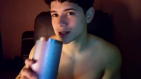 Snapshot of lilhotnando chatting on 10/26/25, 04:07 Fernando online show from 10/26/25, 04:07