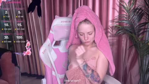 Snapshot of lili_01 chatting on 09/16/25, 07:15 Lili online show from 09/16/25, 07:15