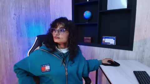 lili_clan online show from 10/01/25, 02:34