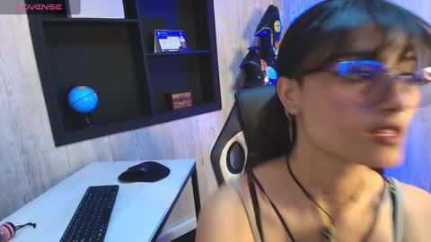 lili_clan online show from 10/20/25, 03:12