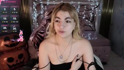 Lili online show from 10/22/25, 03:29