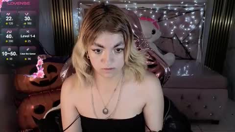 Lili online show from 10/25/25, 03:58