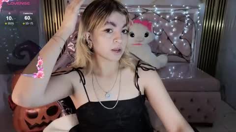 Lili online show from 10/28/25, 04:16