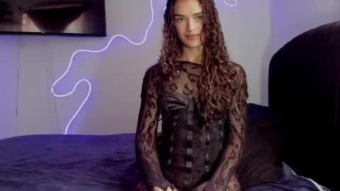 lili_evanss online show from 06/04/26, 06:03