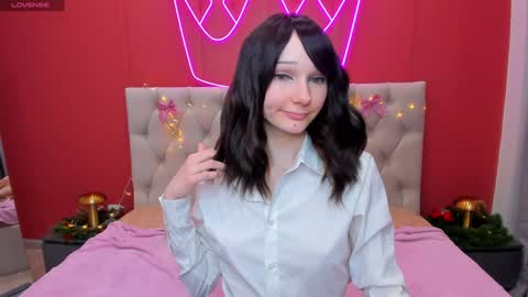 Lilli  follow me kiss online show from 12/11/24, 12:23