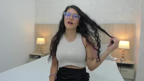 Lili Morales online show from 02/10/25, 03:42