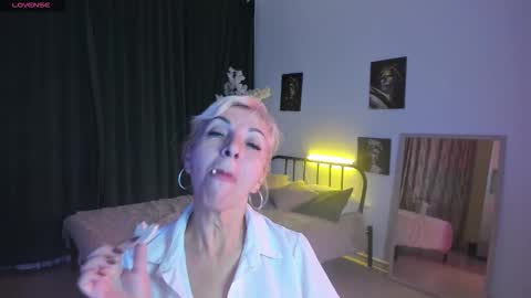 Lilia online show from 10/17/25, 11:13