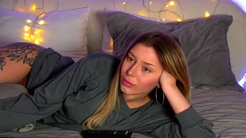 Mia online show from 12/12/24, 01:39