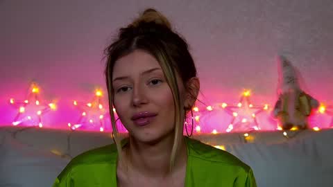 Mia online show from 12/15/24, 10:18