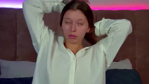 Mia online show from 10/06/25, 06:44