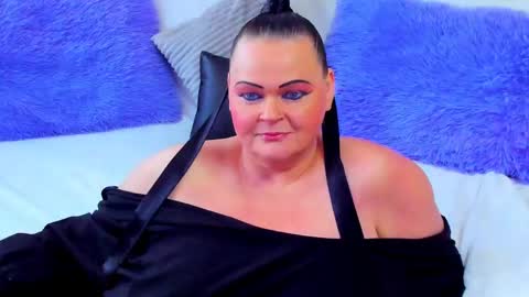 Snapshot of lilian_biegert chatting on 05/16/26, 03:44 Lili online show from 05/16/26, 03:44