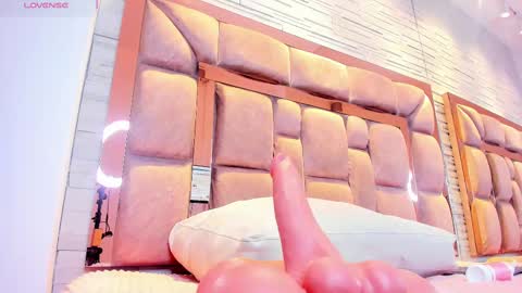 Snapshot of lilian_starfire chatting on 11/12/25, 07:57 LILIAN online show from 11/12/25, 07:57