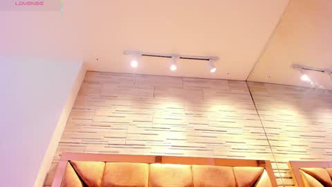 Snapshot of lilian_starfire chatting on 11/14/25, 07:45 LILIAN online show from 11/14/25, 07:45