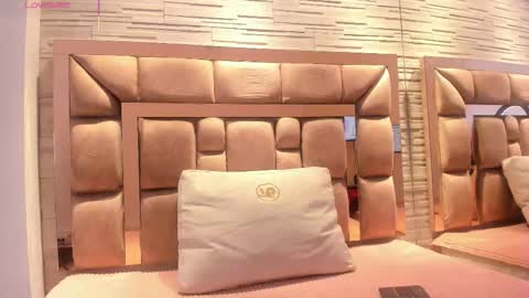 Snapshot of lilian_starfire chatting on 12/05/25, 07:54 LILIAN online show from 12/05/25, 07:54