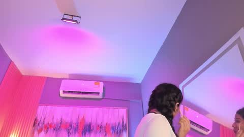 holis soy lily chang no olvides el pulgar arriba es muy importante para mi 3 independent model online show from 02/11/26, 07:41