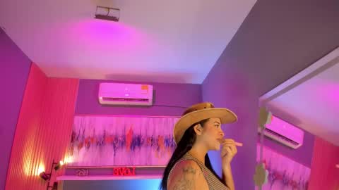 holis soy lily chang no olvides el pulgar arriba es muy importante para mi 3 independent model online show from 03/17/26, 07:39