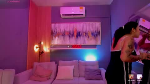 holis soy lily chang no olvides el pulgar arriba es muy importante para mi 3 independent model online show from 04/29/26, 07:53
