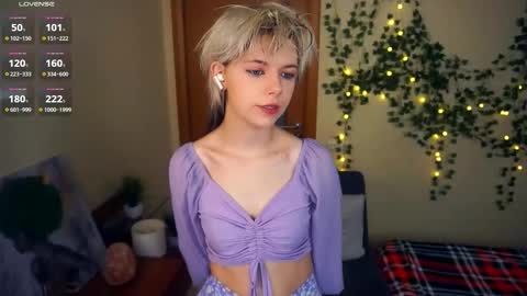 Lilian online show from 09/19/25, 06:37