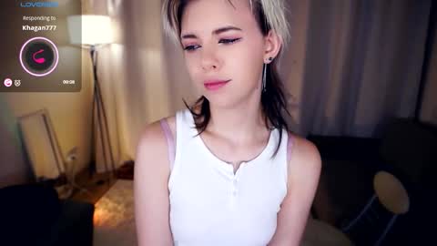 Lilian online show from 09/30/25, 07:02