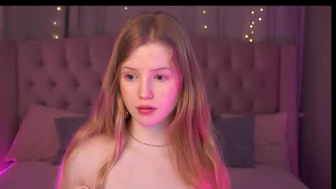 Snapshot of lilianhoward chatting on 11/23/25, 12:27 Lilian online show from 11/23/25, 12:27