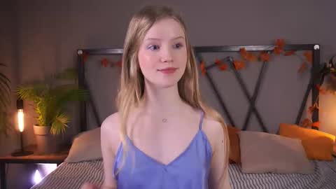 Snapshot of lilianhoward chatting on 11/24/25, 12:49 Lilian online show from 11/24/25, 12:49