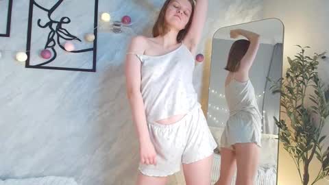 hi guys Im new here Im 18 years oldIve never had sex online show from 12/05/25, 01:52