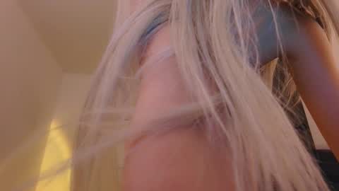 Lili online show from 11/14/25, 10:40