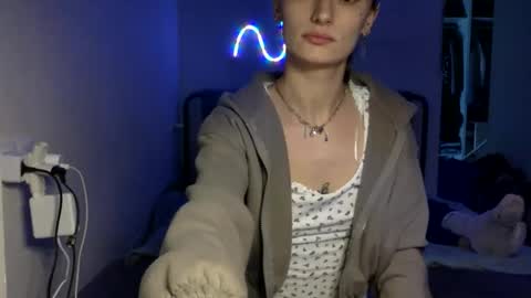 Snapshot of lilie303 chatting on 02/18/26, 12:39 Millie online show from 02/18/26, 12:39