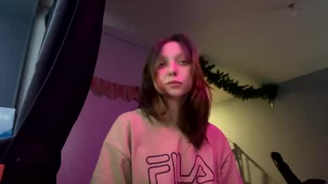 Snapshot of lilies_and_minipoots chatting on 12/26/24, 10:59 Sonechka online show from 12/26/24, 10:59