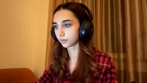 Snapshot of lilihalvorsen chatting on 09/17/25, 10:22 Lina online show from 09/17/25, 10:22