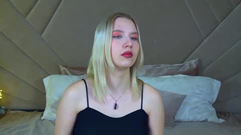 LiliLinn online show from 12/12/24, 05:10