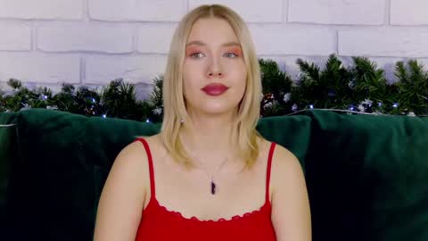 LiliLinn online show from 12/14/24, 06:02