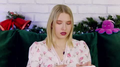 LiliLinn online show from 12/16/24, 12:06