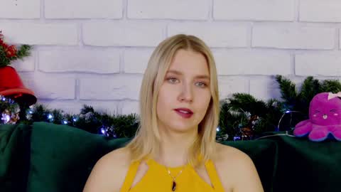 LiliLinn online show from 12/17/24, 05:29