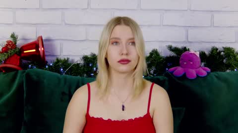 LiliLinn online show from 12/24/24, 05:49