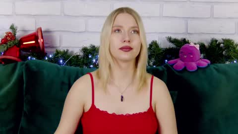 LiliLinn online show from 12/24/24, 09:06