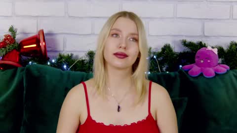 LiliLinn online show from 12/24/24, 12:22