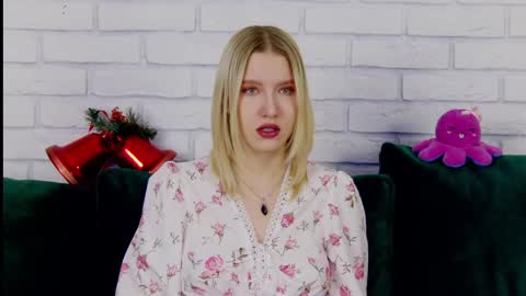 LiliLinn online show from 12/27/24, 04:26