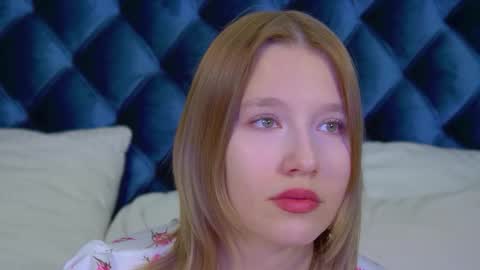 Snapshot of lililinn chatting on 10/22/25, 06:02 LiliLinn online show from 10/22/25, 06:02