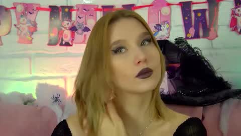 Snapshot of lililinn chatting on 10/31/25, 04:35 LiliLinn online show from 10/31/25, 04:35