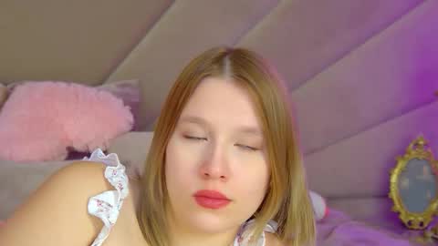 Snapshot of lililinn chatting on 11/07/25, 08:03 LiliLinn online show from 11/07/25, 08:03