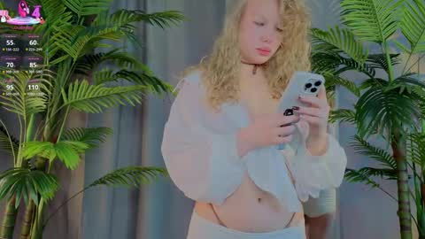 Snapshot of lililok101 chatting on 11/18/25, 02:50 lililok101 online show from 11/18/25, 02:50