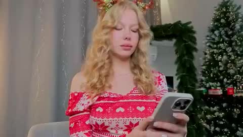 Snapshot of lililok101 chatting on 12/23/25, 03:15 lililok101 online show from 12/23/25, 03:15