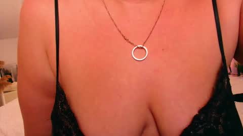 Snapshot of lilit_1love chatting on 09/23/25, 05:21 Lilit online show from 09/23/25, 05:21