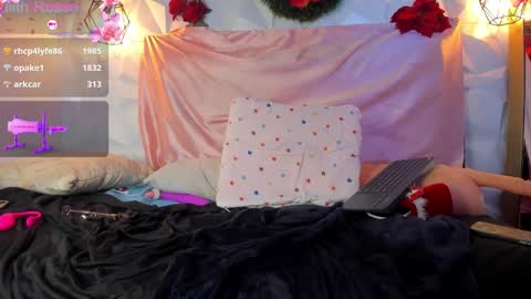 Snapshot of lilith__rosse chatting on 12/25/24, 12:27 Lilith Rosse online show from 12/25/24, 12:27