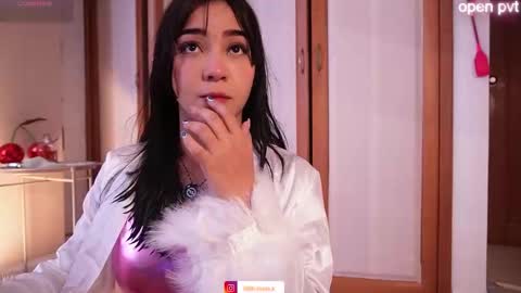 Snapshot of lilith__rosse chatting on 11/26/25, 06:31 Lilith Rosse online show from 11/26/25, 06:31