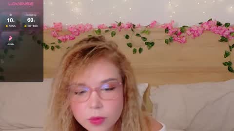 Snapshot of lilith_bonheur chatting on 10/30/25, 08:53 Lilith Bonheur online show from 10/30/25, 08:53